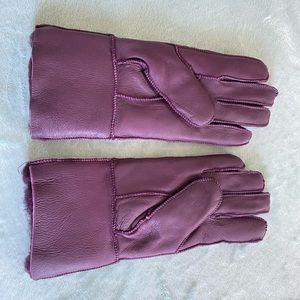 Brand new UGG shearling gloves, size S/M.